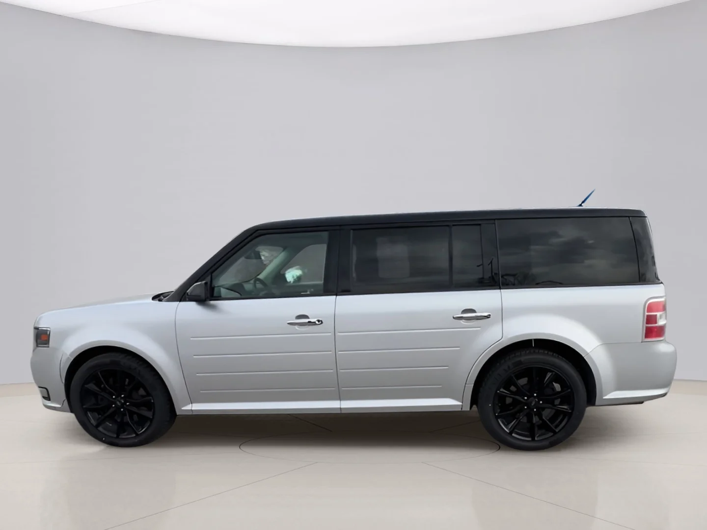 Used 2017 Silver Ford SEL FWD image 5