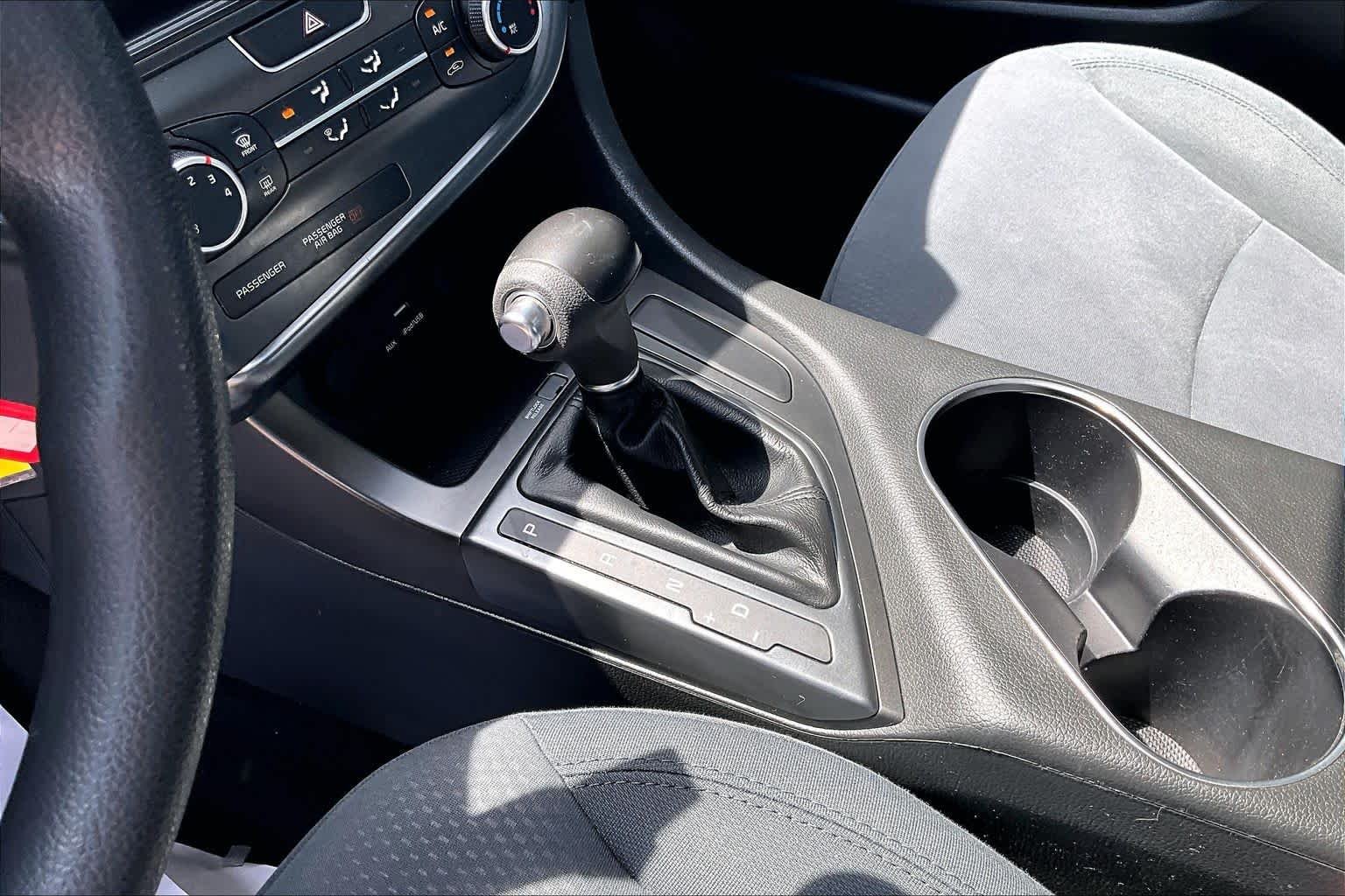 Used 2015 Sparkling Silver Kia LX image 17