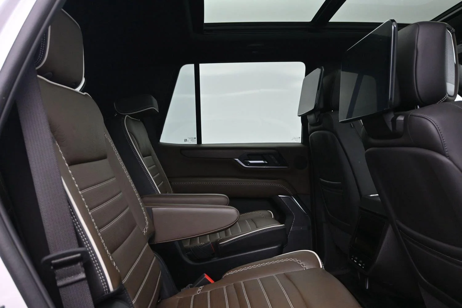 2025 GMC Yukon Denali Ultimate - Photo 15