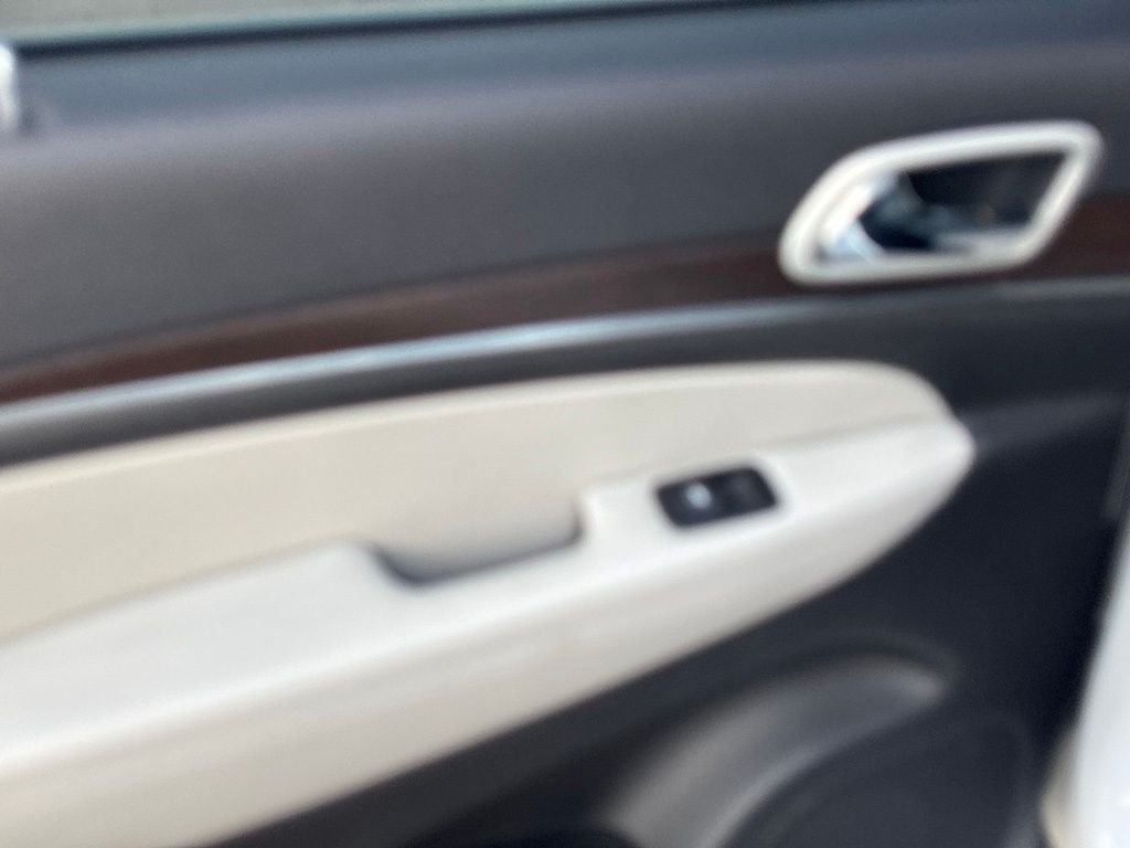 Used 2018 White Jeep Limited image 36