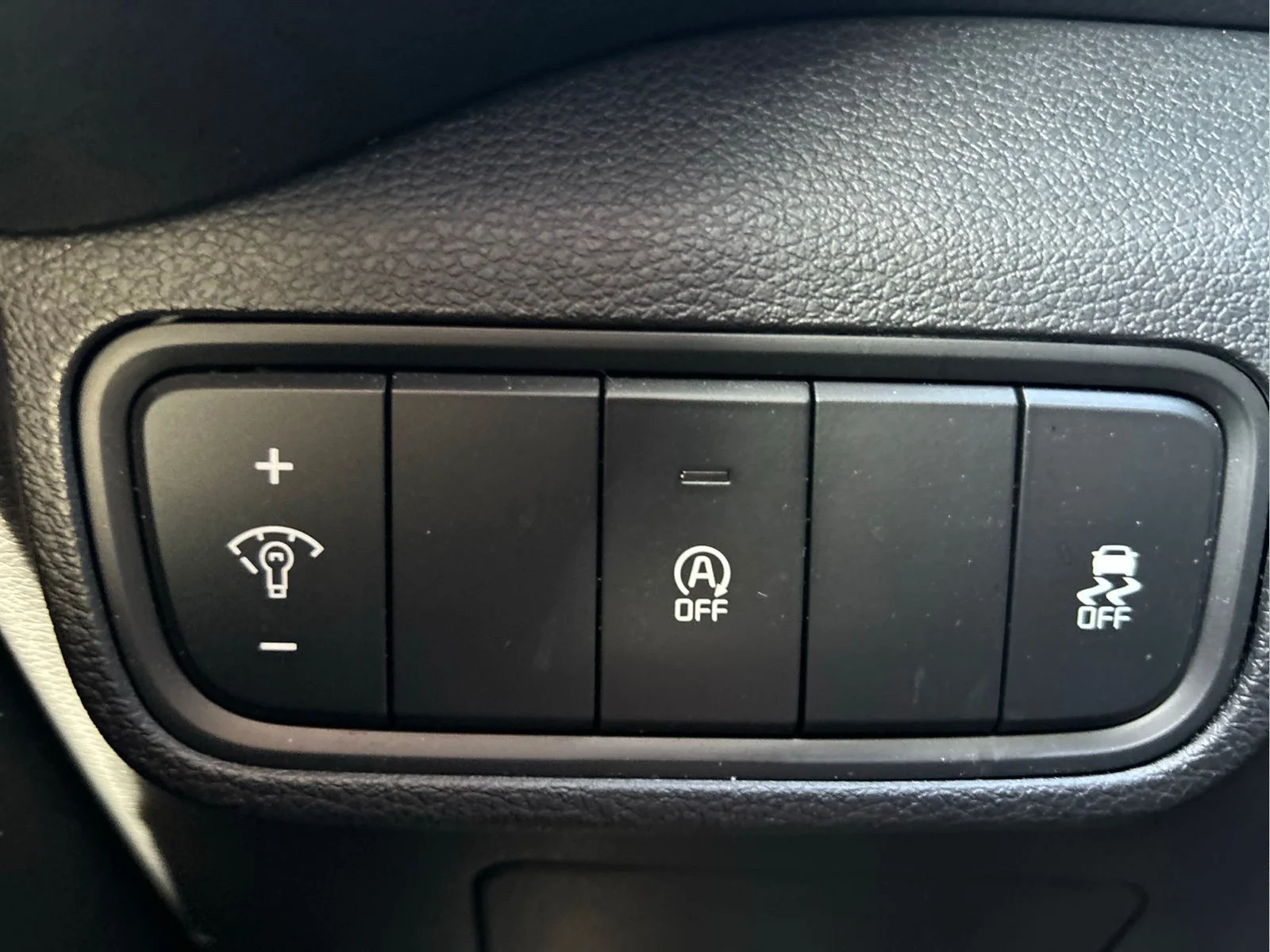 Used 2020 Sparkling Silver Kia LX image 25