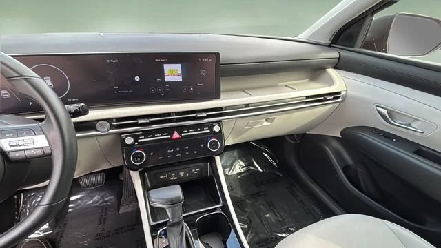 Used 2025 Black Hyundai SEL Convenience image 25