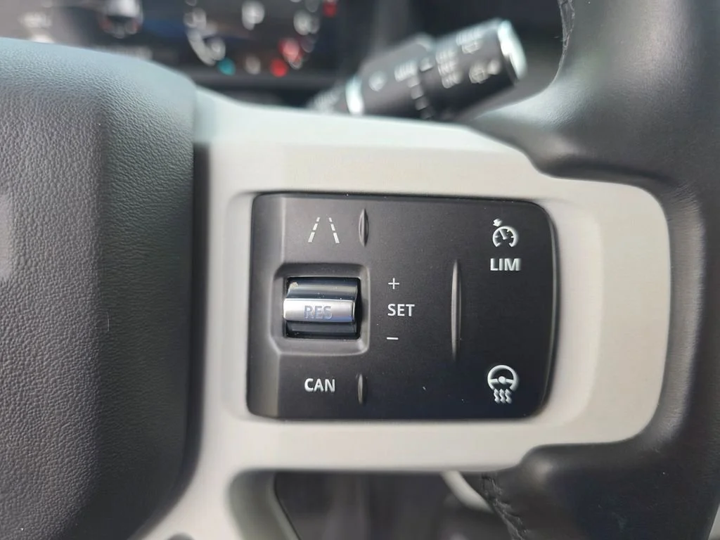 Used 2023  Land Rover S image 23