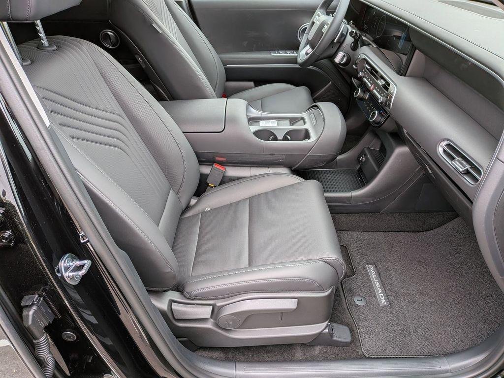 New 2026 Black Hyundai SEL 8P image 32