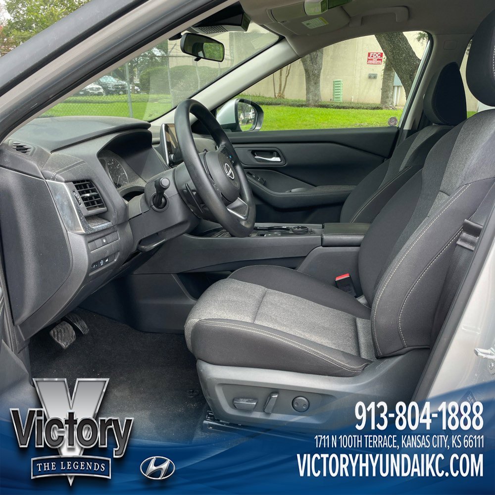 Used 2024 Silver Nissan SV image 7