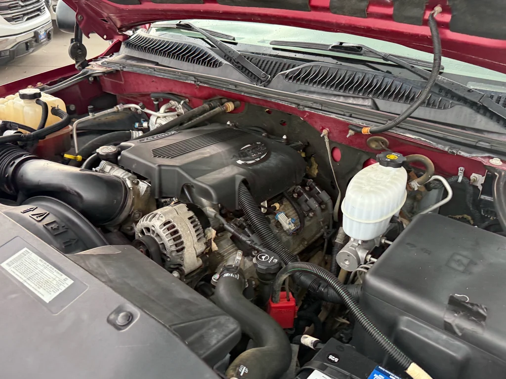 Used 2005 Maroon GMC SLT image 24