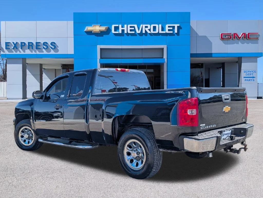 Used 2013 Black Chevrolet LS image 5