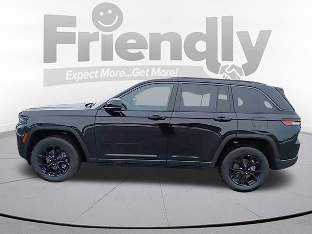 New 2026 Diamond Black Crystal Pearl-Coat Exterior Paint Jeep Altitude image 2