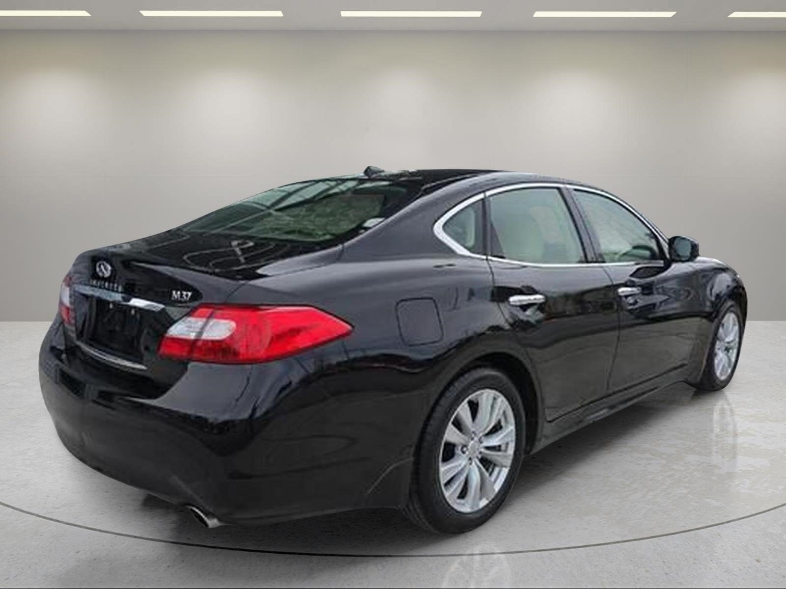 Used 2011 Malbec Black INFINITI Base image 3