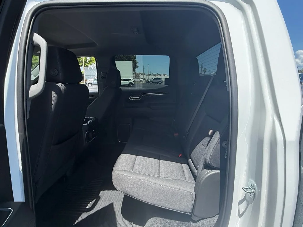 Used 2023 SUMMIT WHITE GMC Elevation image 11