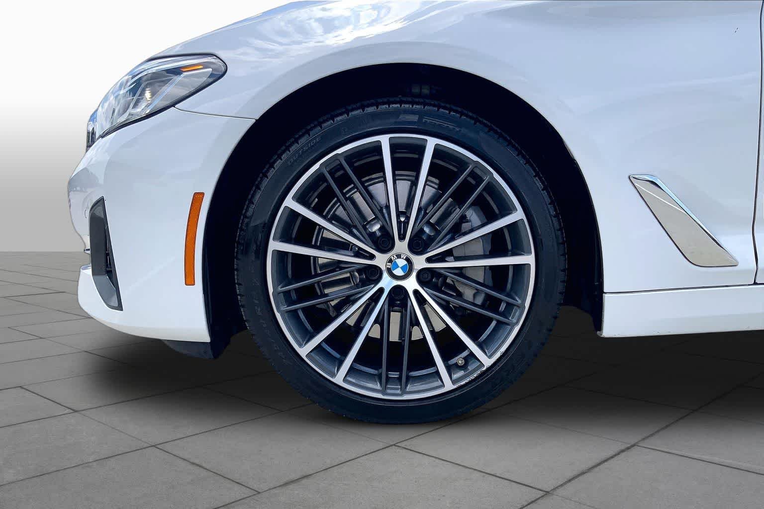 Used 2023 Alpine White BMW 530i image 10