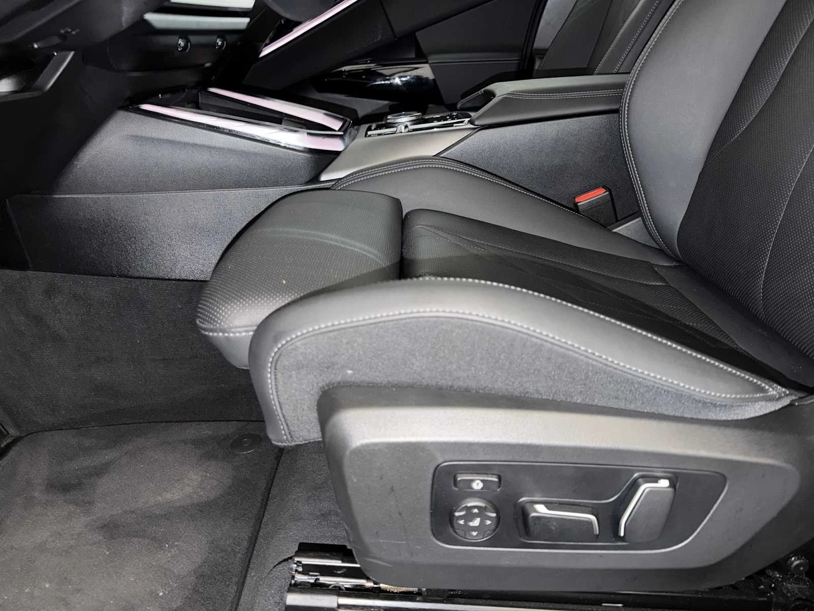 Used 2026 Dark Graphite Metallic BMW 30 xDrive image 10