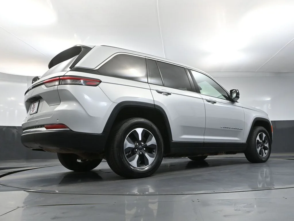 Used 2024 Silver Jeep 4xe image 48
