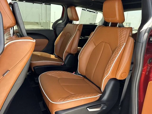 Used 2025 Red Chrysler Pinnacle image 23