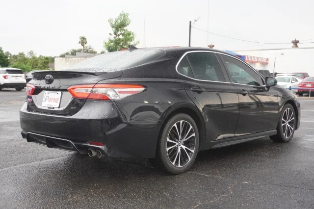 Used 2019  Toyota LE image 7