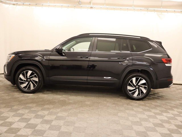 New 2026 Deep Black Pearl Volkswagen 2.0T SE W/TECHNOLOGY image 2