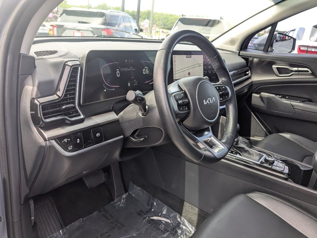 Used 2025 Everlasting Silver Kia EX image 13
