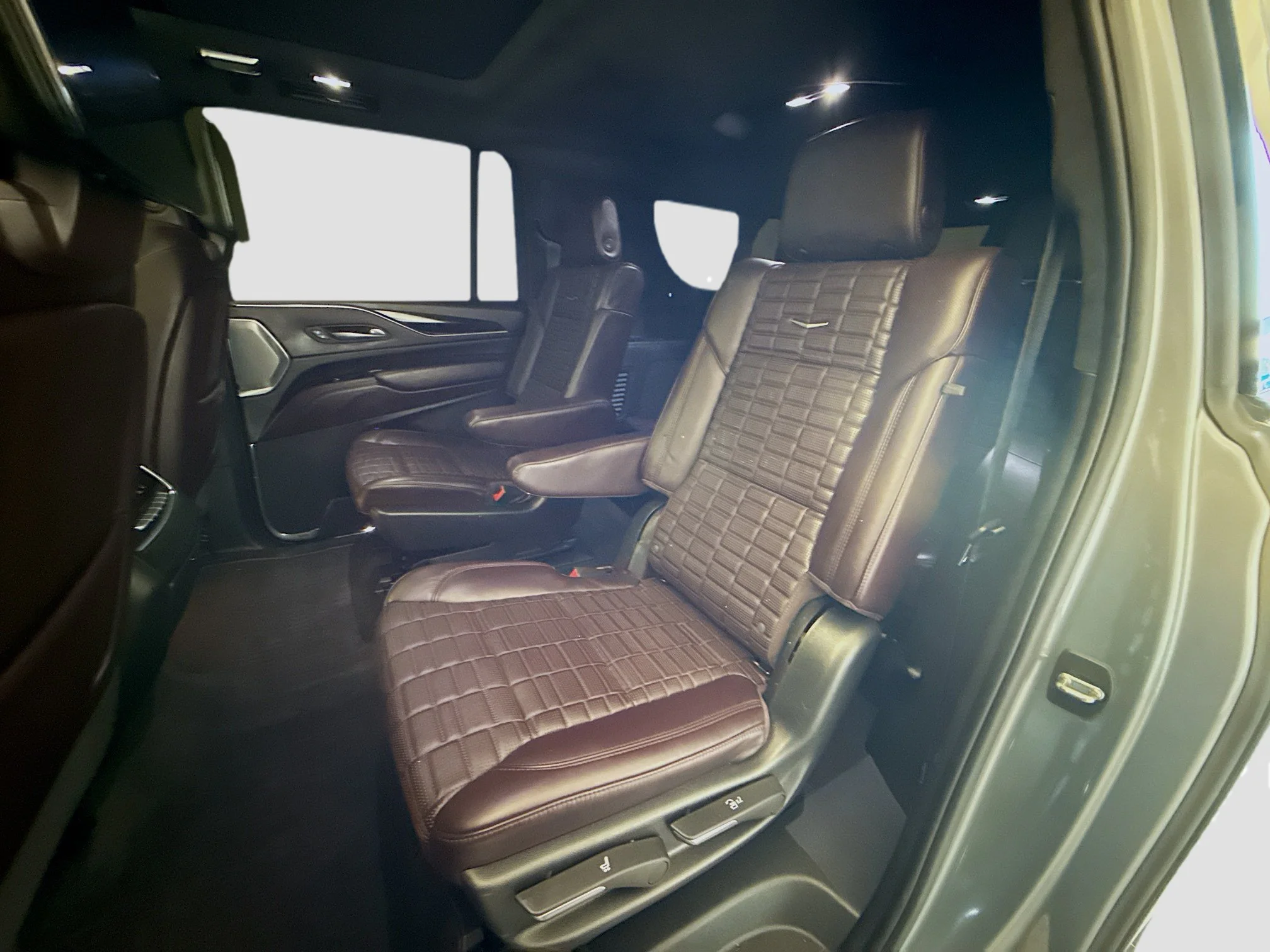 Used 2022 Satin Steel Metallic Cadillac Sport Platinum image 27