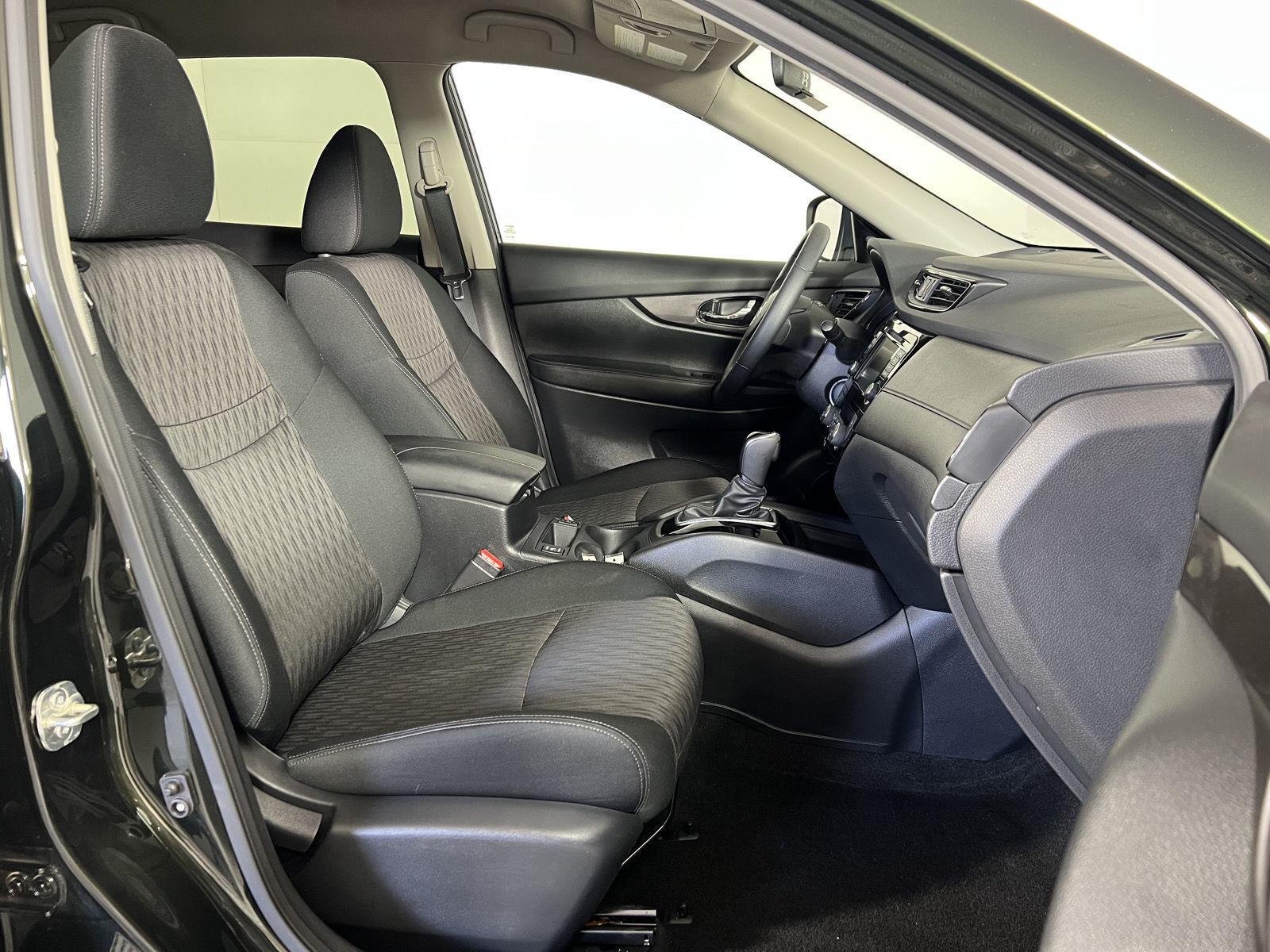 Used 2020 Midnight Pine Metallic Nissan SV image 38