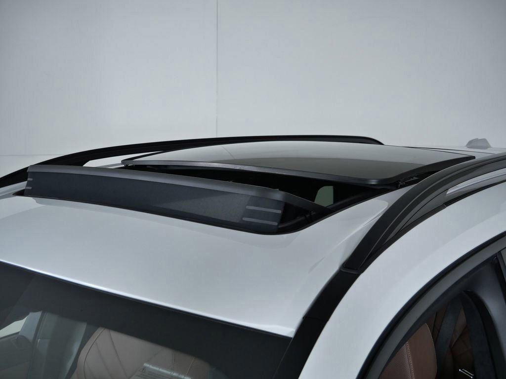 Used 2026 White BMW xDrive40i image 19