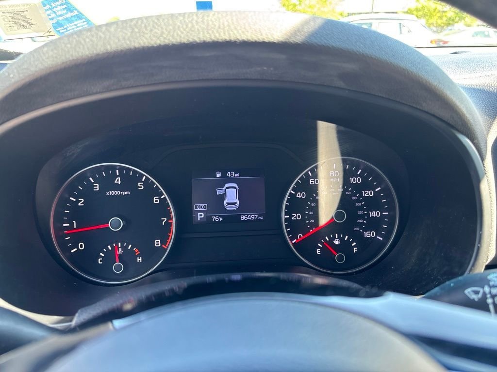 Used 2020 White Kia S image 26