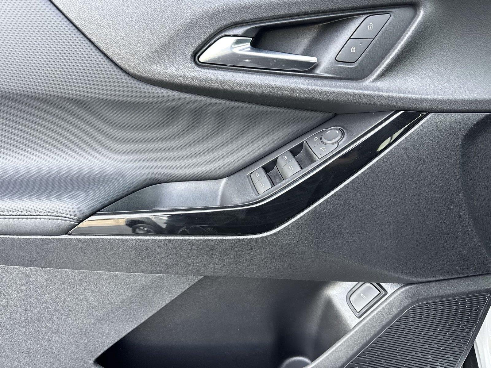 2027 Chevrolet Equinox LT - Photo 28