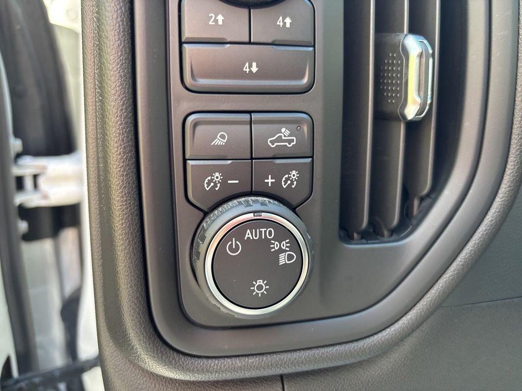 Used 2024 White Chevrolet Custom image 26