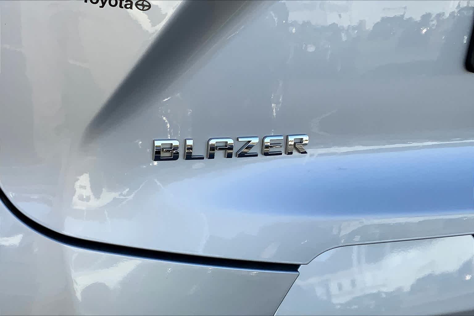 Used 2019 Silver Ice Metallic Chevrolet Premier image 30