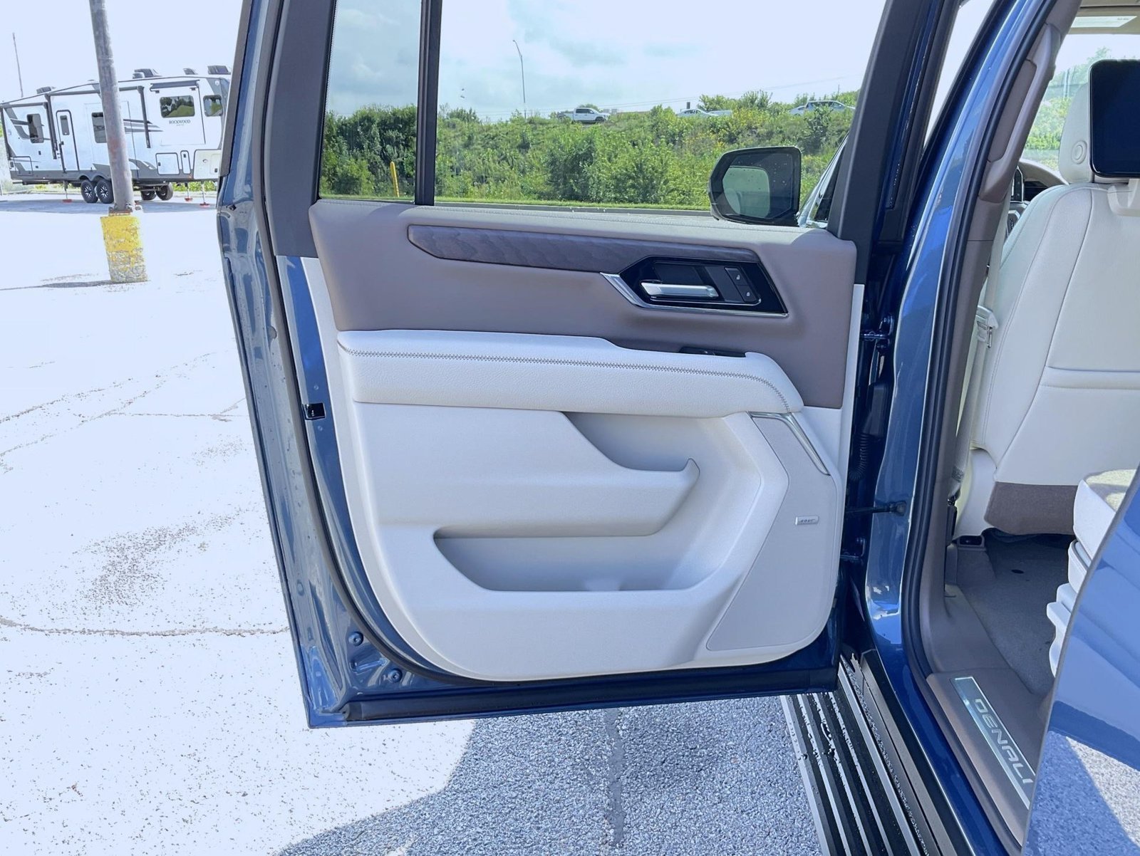 2026 GMC Yukon XL Denali - Photo 22