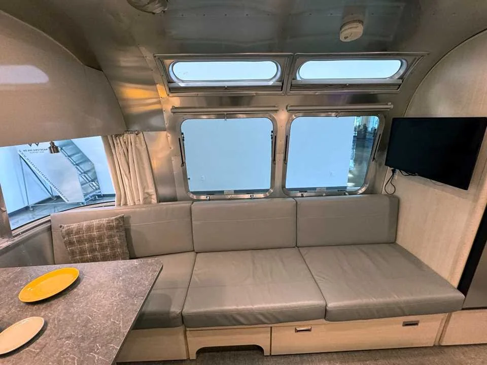 Used 2021 SILVER AIRSTREAM  image 10