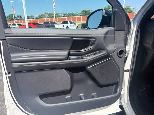 New 2027 Star White Metallic Tri-Coat Ford Platinum image 38