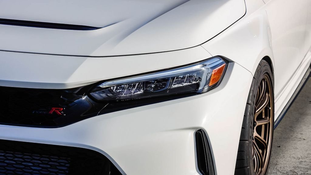 Used 2025 Championship White Honda  image 5