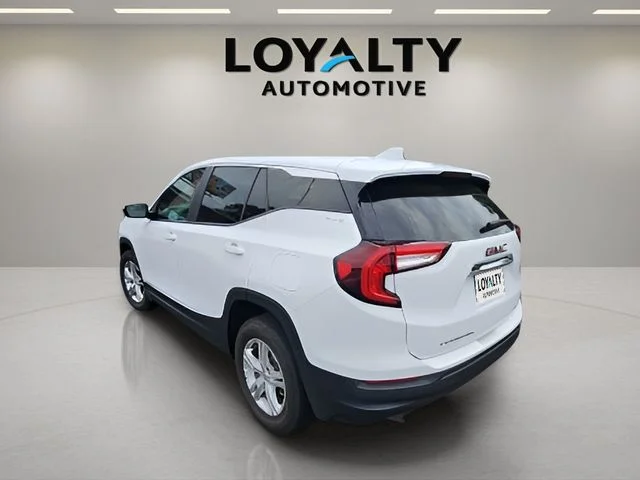 Used 2024 White GMC SLE image 4