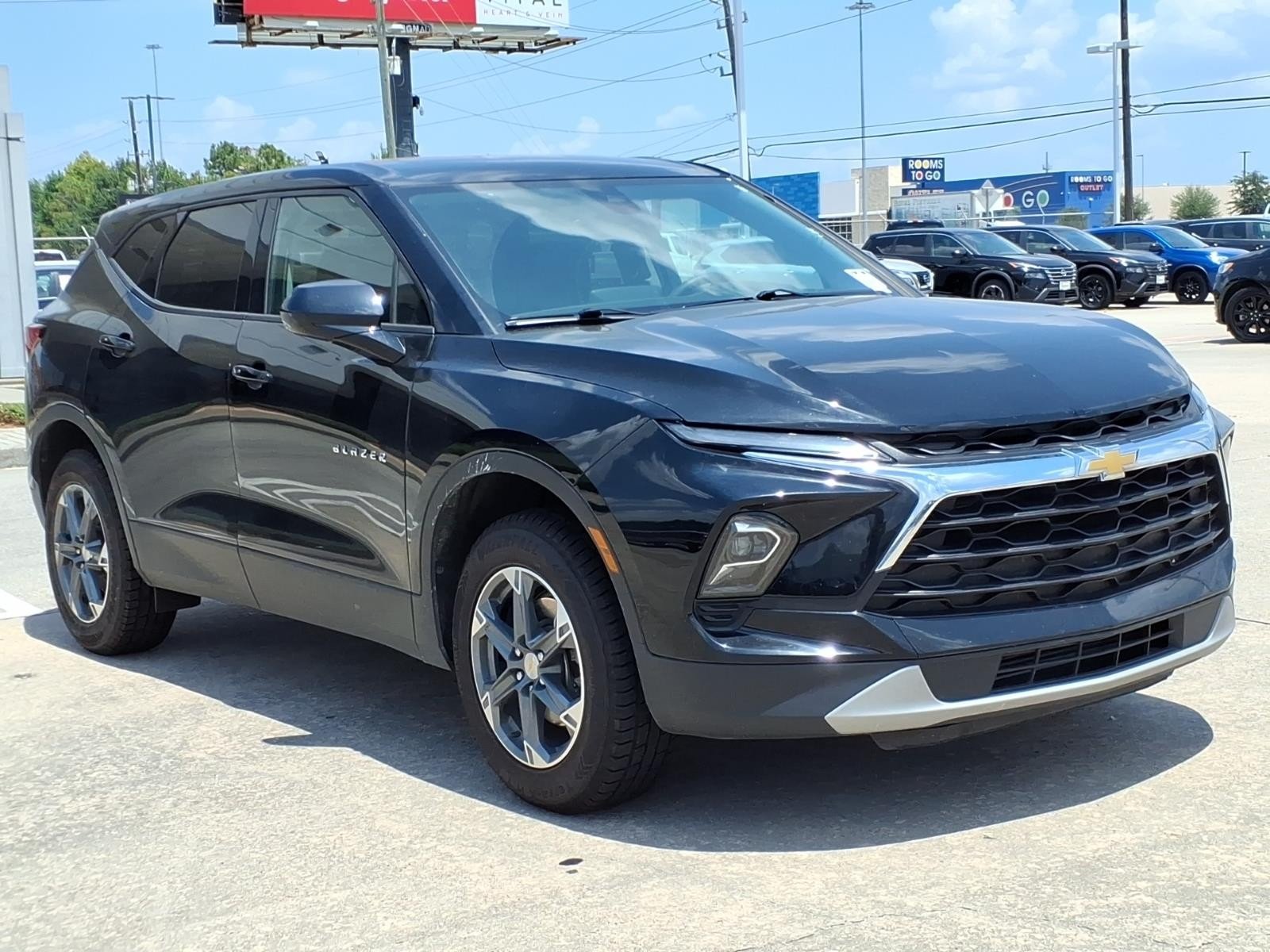 Used 2025 Black Chevrolet LT image 3