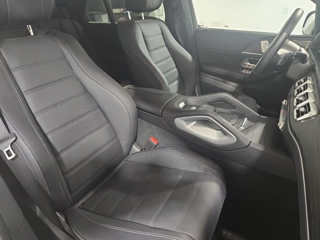 Used 2025 Obsidian Black Metallic Mercedes-Benz GLE 580 image 26