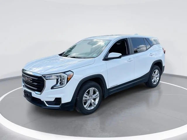 Used 2024 White GMC SLE image 1