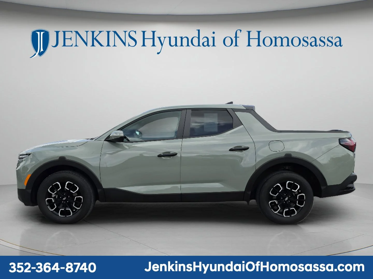 Used 2024 Green Hyundai SE image 9