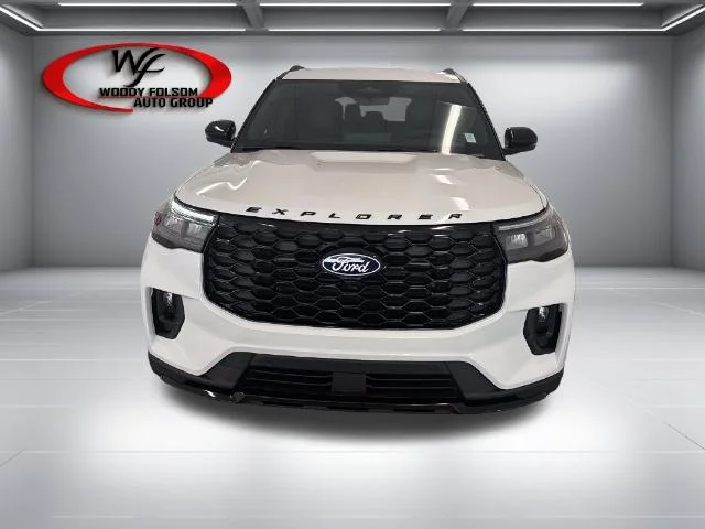 New 2027 Star White Metallic Tri-Coat Ford ST-Line image 20