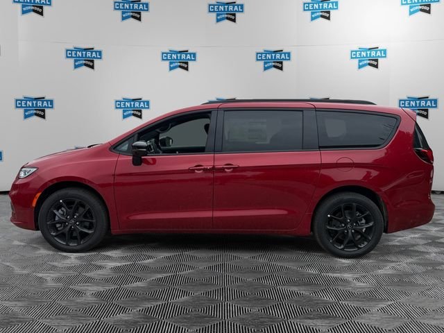 New 2026 Red Hot Pearl-Coat Exterior Paint Chrysler Select image 2