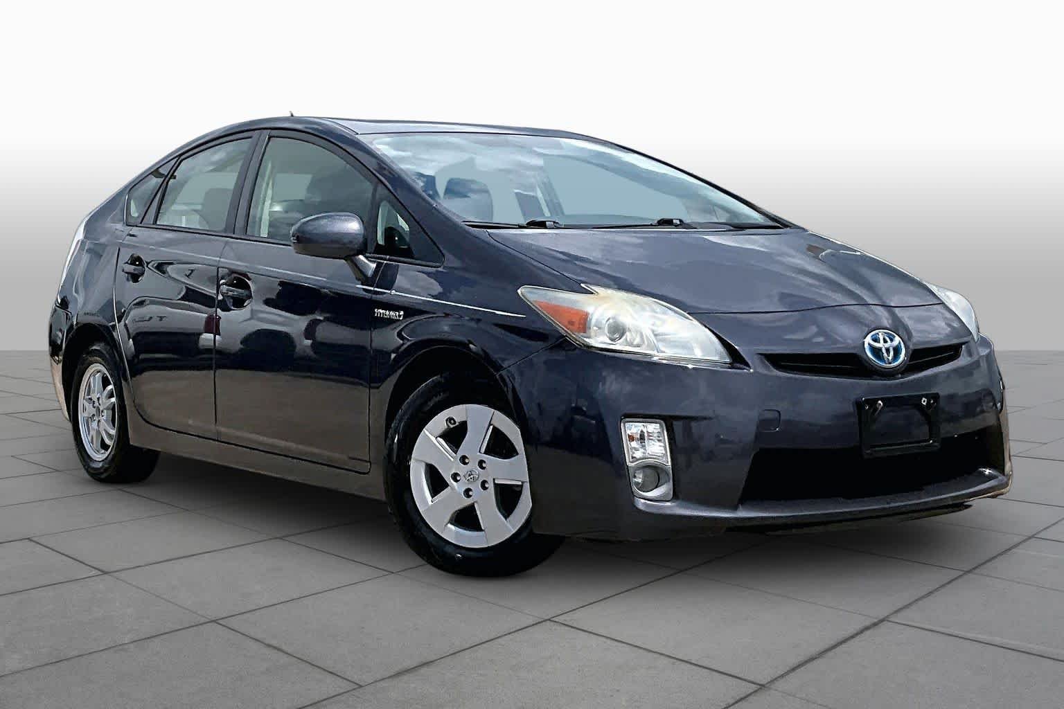 Used 2011 Winter Gray Metallic Toyota III image 2
