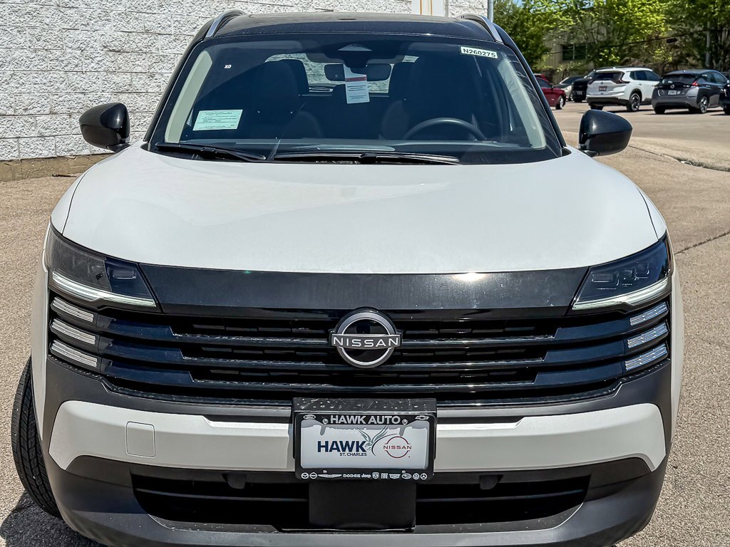New 2026 Aspen White Tricoat/Super Black Nissan SV image 4