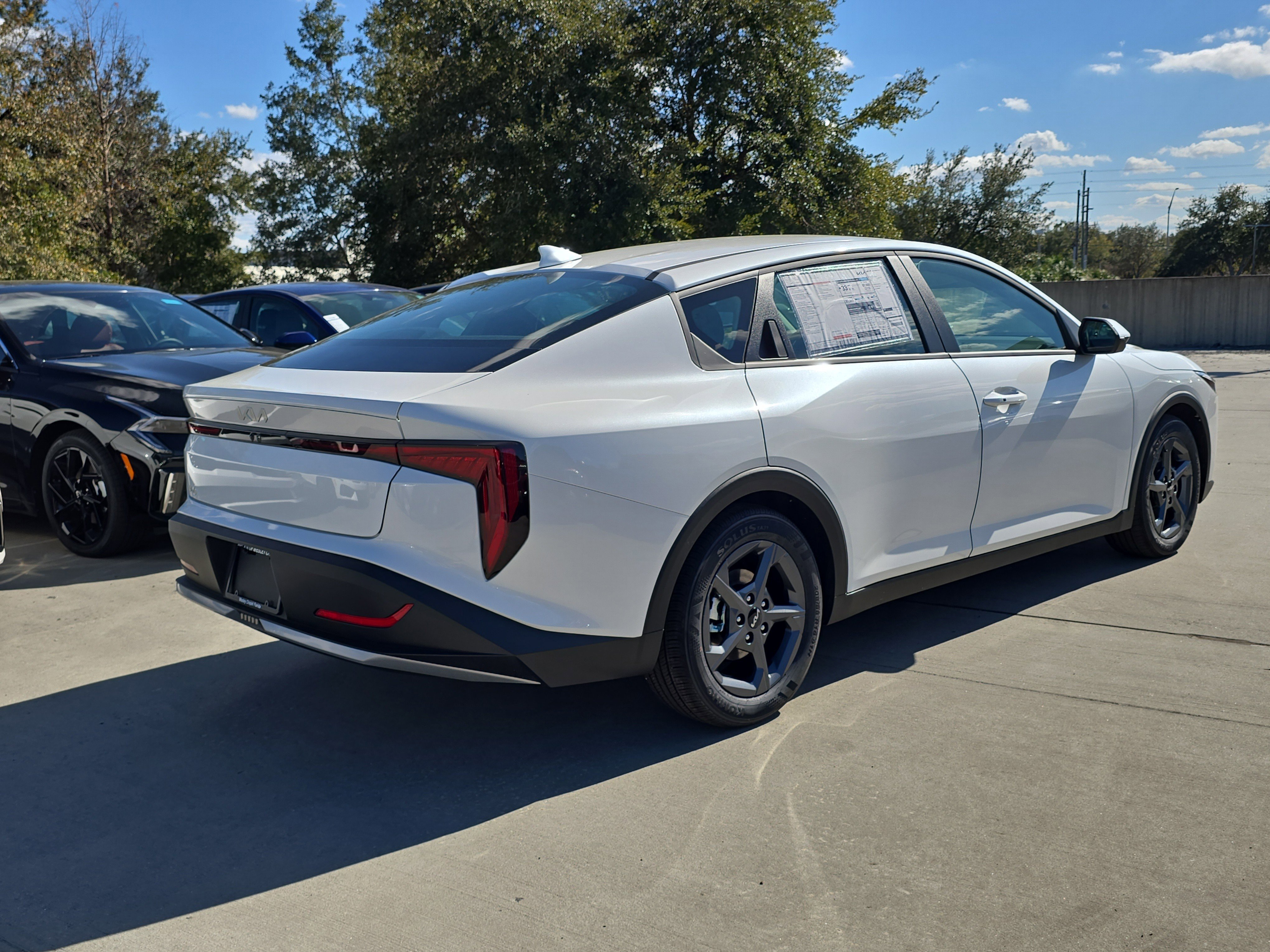 New 2026 Snow White Pearl Kia LXS image 8