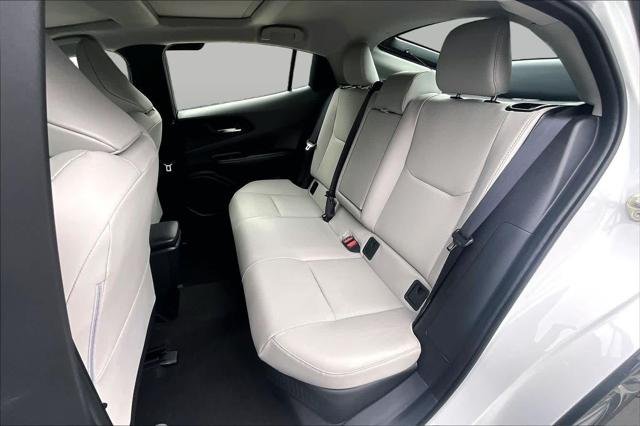 Certified Used 2025 WIND CHILL PEARL Toyota  image 20