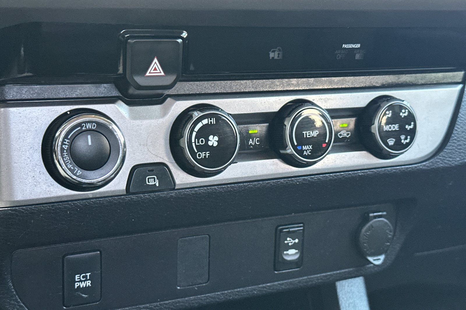 Used 2017 Silver Toyota SR5 image 19