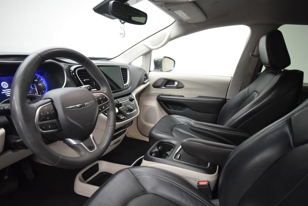 Used 2022 Gray Chrysler Touring L image 7