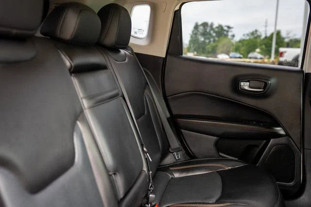 Used 2019 White Clearcoat Jeep Limited image 9