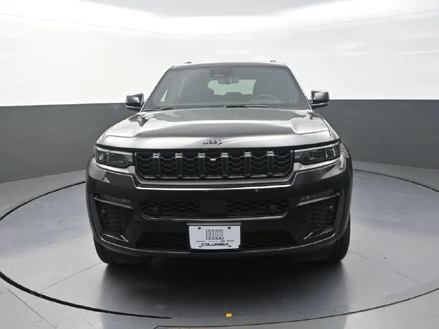 New 2026 Diamond Black Crystal Pearl-Coat Exterior Paint Jeep  image 3