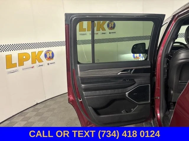Used 2024 Velvet Jeep Series II image 21