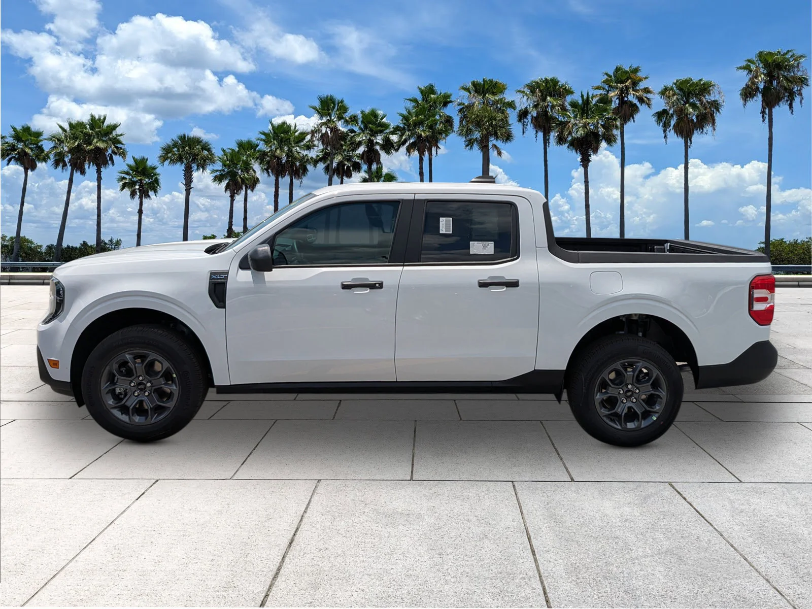 New 2026 Oxford White Ford XLT image 4