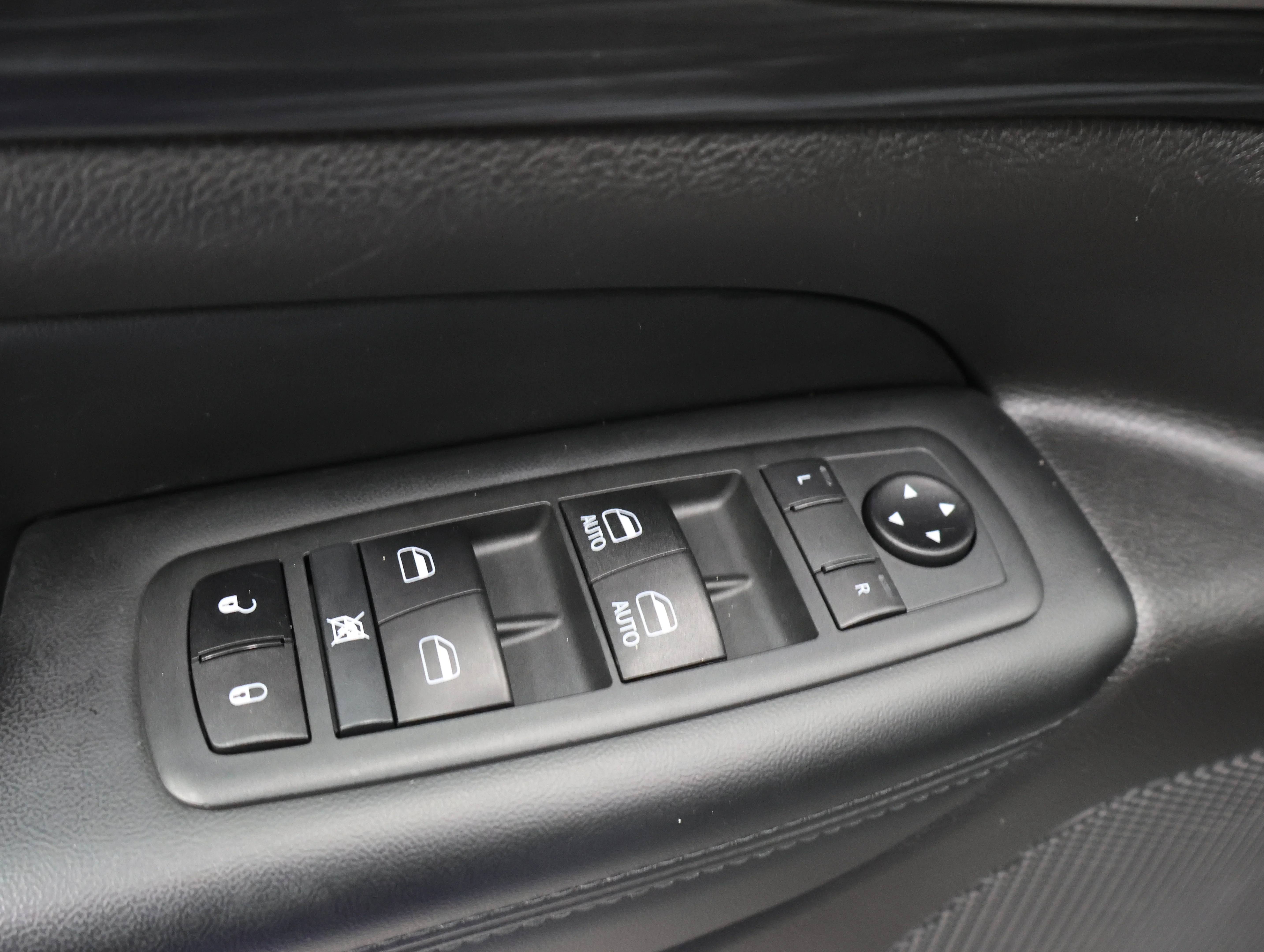 Used 2020 Sting-Gray Clearcoat Jeep Altitude image 41